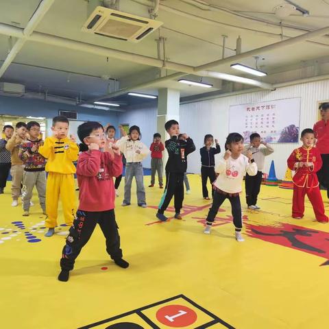 看红日初升，赞少年自强——青岛宁安路小学一年级六班社会实践活动