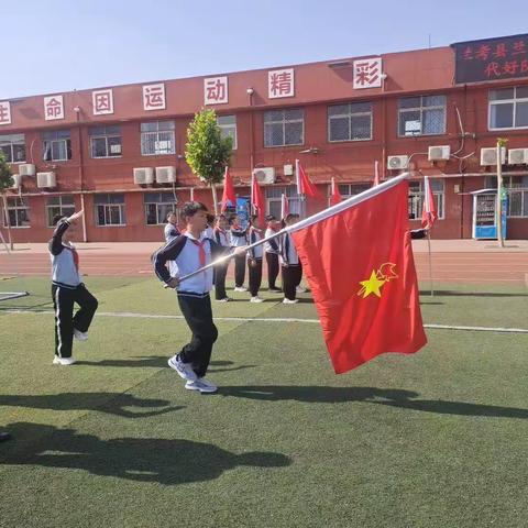 兰考县兰阳街道回民小学隆重举行“学习二十大 争做新时代好队员”入队仪式