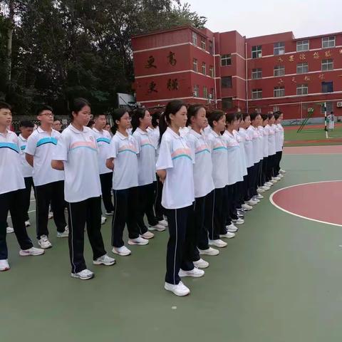 英姿飒爽    青春飞扬