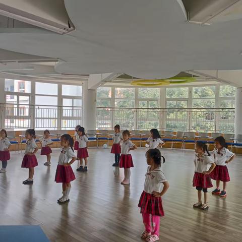 翡翠幼儿园中2班第十六周园内记录