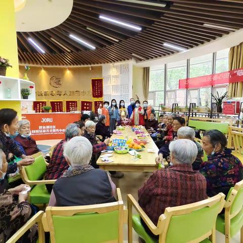 尊老爱幼树新风，鲤鱼洲社区为百岁老人庆生日