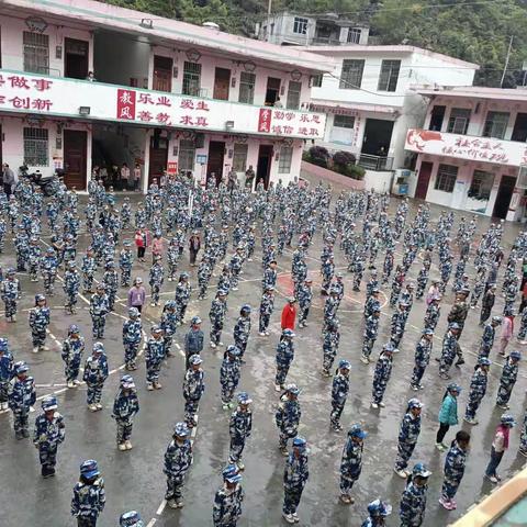 强体魄，炼意志，大化瑶族自治县雅龙乡尤齐村小学学生军训风采