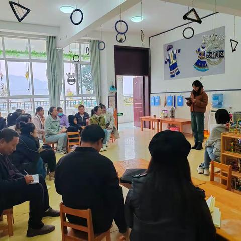 紫金乡中心学校“童趣匠心，‘玩’具一格”学前教研活动