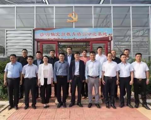 黑龙江拜泉县县长王其林一行到临沂市工商联农产品流通商会考察