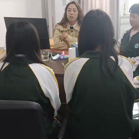 关爱学生幸福成长-肥乡区职教中心--信息工程系与学生谈心助于学生健康成长