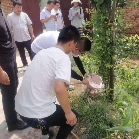 甘亭街道人大代表接待选民日活动     架起群众“连心桥”