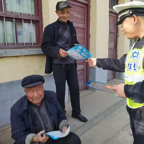 美丽乡村行，金台交警走进晓光村开展交通安全宣传