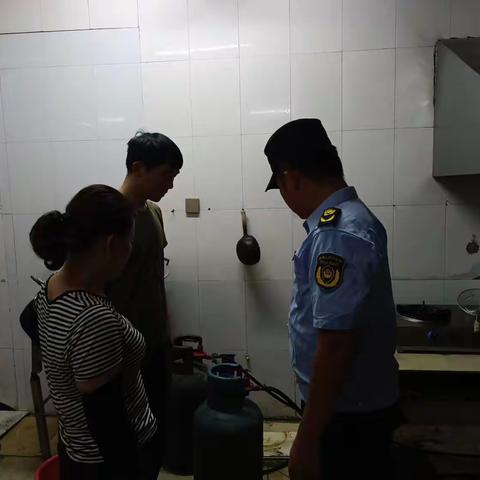 东成镇开展燃气安全排查整治行动