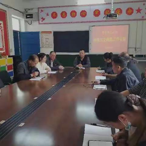 消防演练，筑牢安全防线--捏掌小学举行消防安全疏散演练