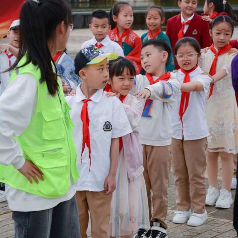 “春风正好放纸鸢”——文山市第一小学二年级3班研学实践活动