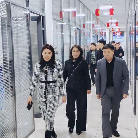 热烈欢迎雷锋商会到青创基地参观指导