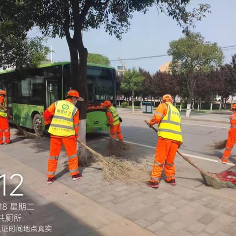 默默挥洒汗水  辛勤扮靓城市 ——环卫站工作纪实