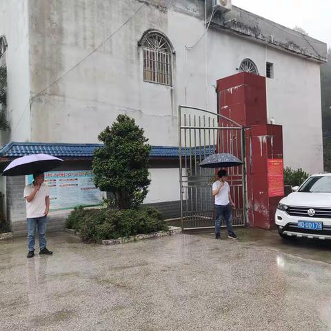 县局教研室领导和小学教研团队到宁康乡永太小学进行教育常规管理视导检查