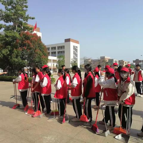 开展爱国卫生运动，营造清洁校园环境