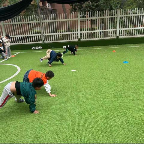华美风景园大班足球⚽️启蒙课