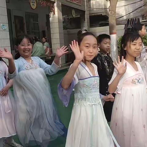 着华服之仪  扬中华之美——解放大道小学四三班华服节