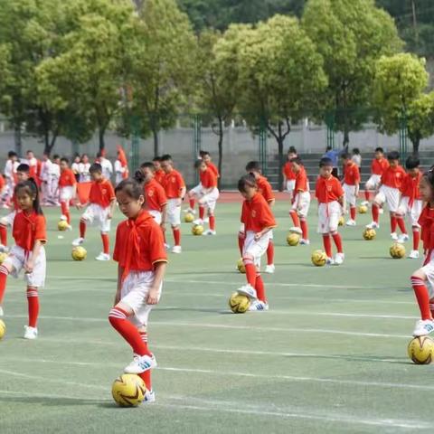 茵茵赛场展风姿，人间最美少年时——三二班运动会纪实