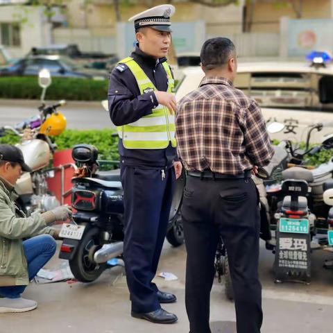 【凝心聚力再出发 交警创城在行动】让道路更通畅 让出行更文明（九）