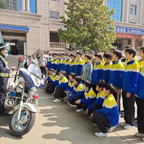 【凝心聚力再出发 交警创城在行动】让道路更通畅 让出行更文明（十二）