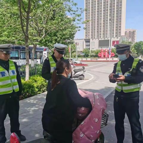 【凝心聚力再出发 交警创城在行动】让道路更通畅 让出行更文明（十三）