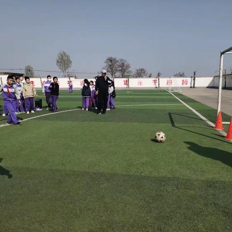 关爱学生幸福成长峰峰矿区九龙小学射门比赛活动