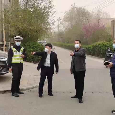 增设隔离设施  保障居民出行安全