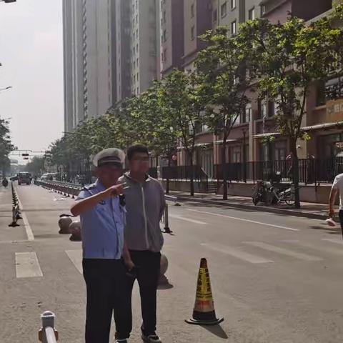 加装道路隔离护栏  筑牢交通安全防线