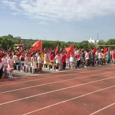 在阳光下成长——主题大队会