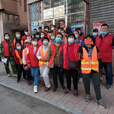 安居社区积极组织居民志愿者和党员种植花卉。