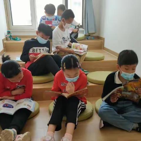 书香为伴  悦享美好时光——额济纳旗小学四年级三班阅读活动