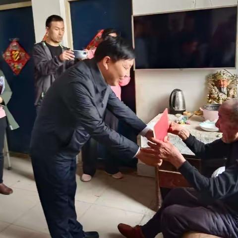 驻村单位--县教体局张超局长一行到张唐马村走访慰问