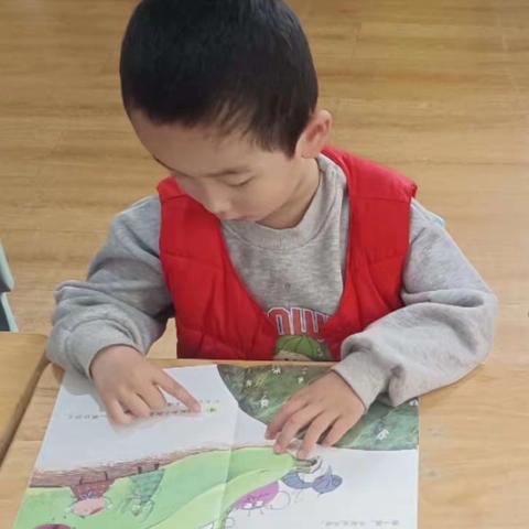 北京大风车幼儿园——快乐读书吧小小朗读者—许铭硕