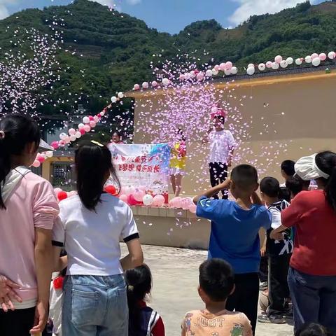 龙茶村幼儿园小班幼儿庆六一文艺汇演活动