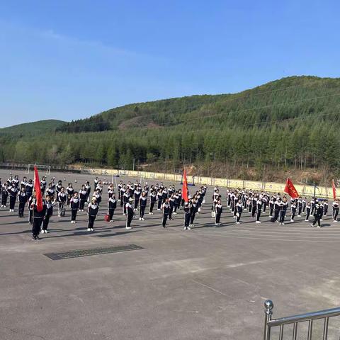 “寻访家乡美景，培养爱国情操”——八河川镇中学远足活动