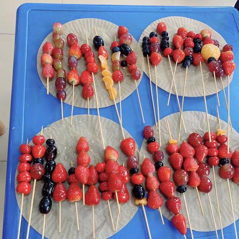 “忆传统，品酸甜，串起趣味童年”——七贤小学附属幼儿园制作《冰糖葫芦》社会实践活动