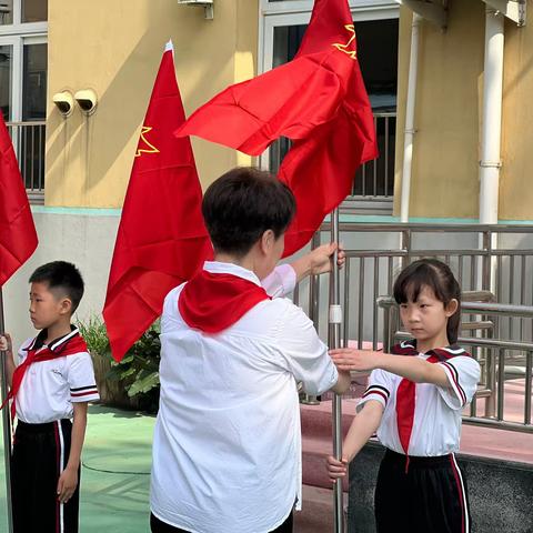 领巾飞扬，梦想启航，快乐六一，精彩无限