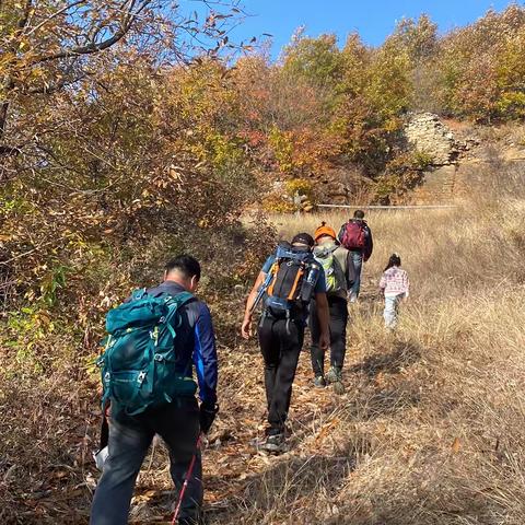 徒步巩义黑风寨看红叶一日游（副本）