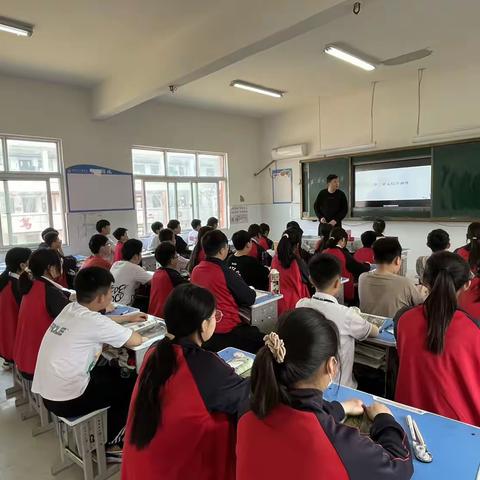 初夏相逢 聚力教研———小学综合组听评课活动