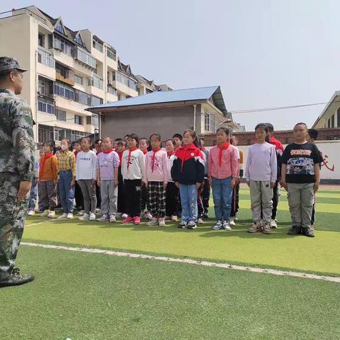 家长进课堂，英姿飒爽展风采——钟家庄小学四（1）班家长进课堂