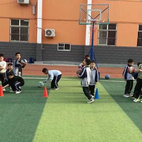 建北小学校园篮球社团