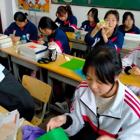 劳动教育课“春暖花开”折纸花活动——保育17班