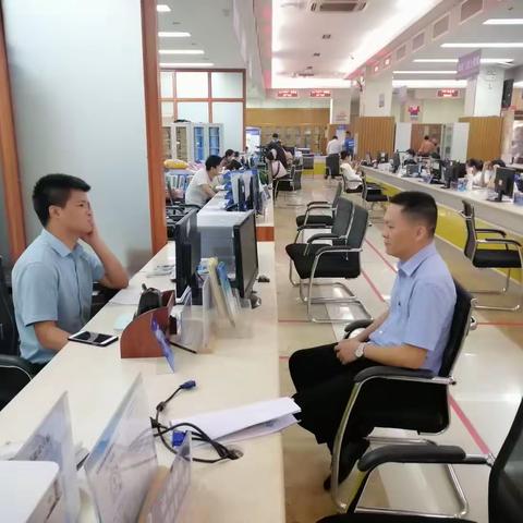 临高县商务局局长“走流程”活动