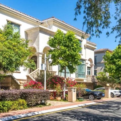 游创连锁品牌｜南澳·海景轰趴别墅·8房12床+可加2个沙发床(变14床)·网红沙滩阿卡那拉琉璃海