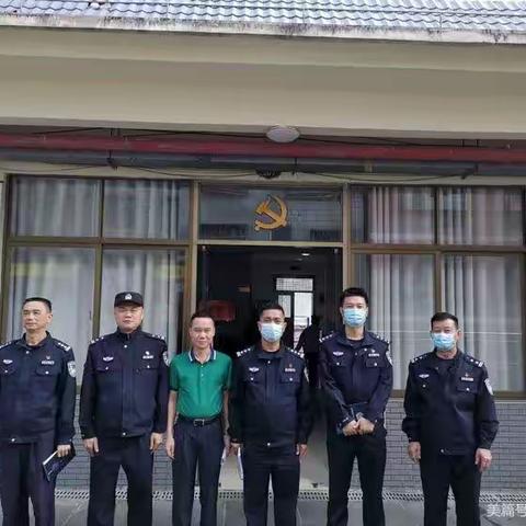 森林分局新海林区所联合火山口林区所开展“全警联系村居活动”暨开展党日主题活动