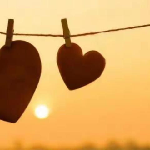 “百善孝为先”——古语有云，滴水之恩，当以涌泉相报。