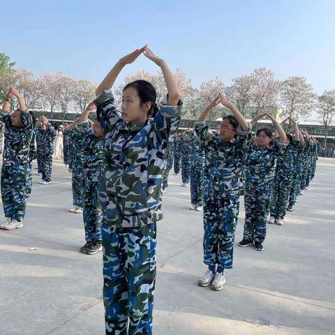 做阳光少年，塑国防军魂——沙坡小学社会综合实践活动报道（三）