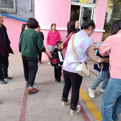 爱与美好   如约相拥--记升华二中心宏翔幼儿园中二班一周精彩回顾