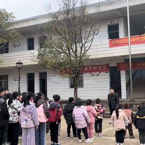 邹坊小学开展消防演练专题活动