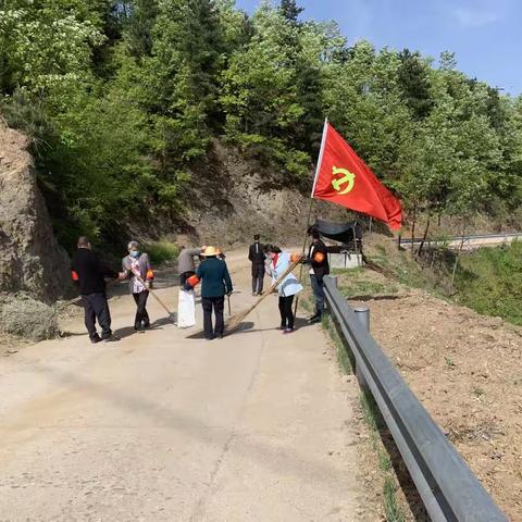 “守护绿水青山，当好秦岭生态卫士。”