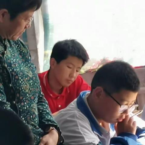 一年好景秋堪美，正是橙黄橘绿时   _____省名师徐洁教授走进仁风中学志愿服务